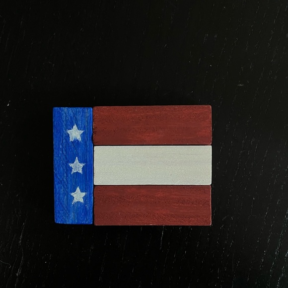 Flag Tiered Tray Decor - Picture 3 of 5